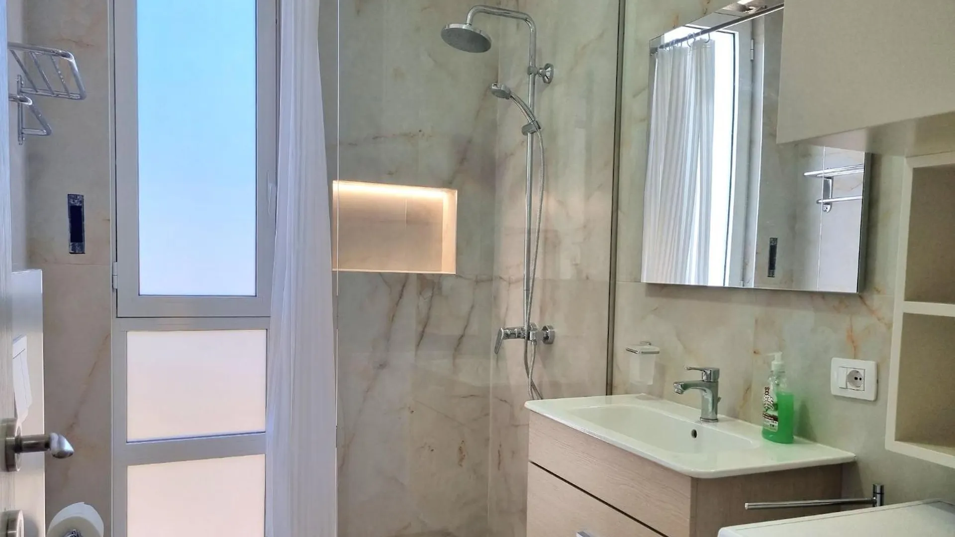 Modern Apartment With Kitchen Plazhi San Pietro